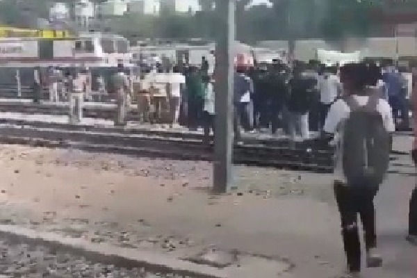 Agnipath protests: Hyderabad Metro, MMTS trains suspended after violence