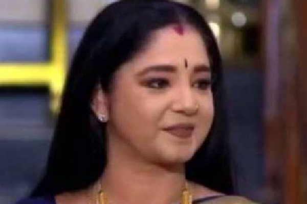 Mohanlals co star Aishwarya Bhaskaran sells soaps to make ends meet 