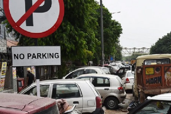 Soon Get Rs 500 For Clicking Photo of Vehicle Parked In No Parking Zone says Gadkari