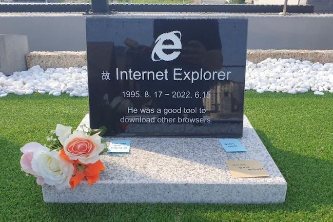 Korean engineer builds gravestone worth Rs 25000 in memory of Internet Explorer