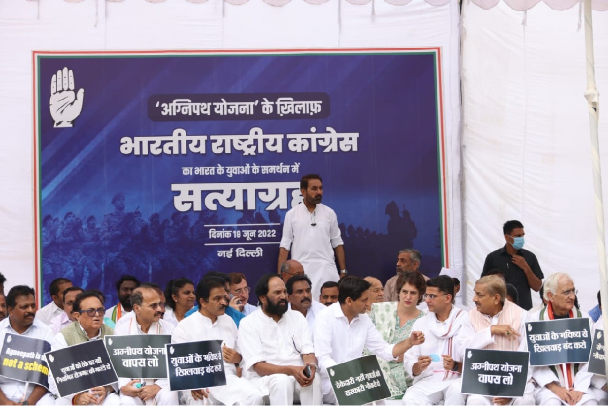 Congress Party leaders sit on Satyagraha against the Agnipath Scheme at Jantar Mantar New Delhi