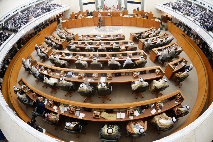 Kuwaiti crown prince dissolves parliament