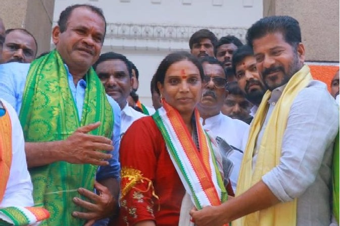 PJR’s daughter Vijaya Reddy joins Congress in presence of Revanth