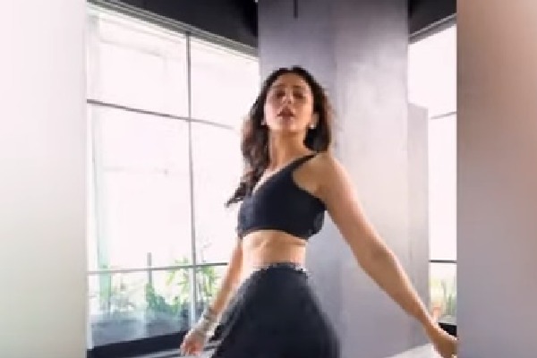 Rakul Preet Singh lovers response on her dance