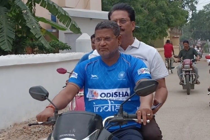 Odisha minister, MLA pay Rs 1,000 fine for riding bike sans helmets
