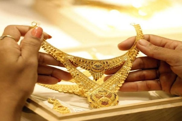 Gold price tumbles over RS 1000 in a week Is this dip a buying opportunity