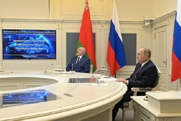 Russia to supply Iskander-M nuke capable missiles to Belarus: Putin