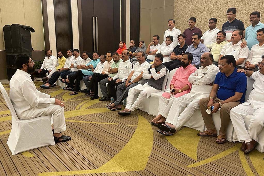 PIL in Bombay HC seeks 'return to work' by rebel Ministers, MLAs