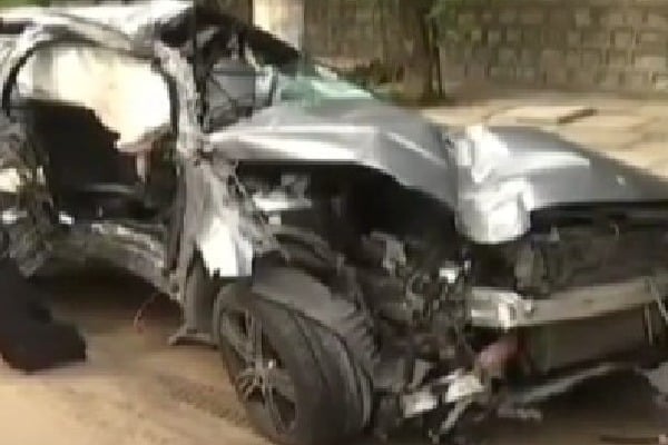 Road Accident: Hyd: One killed as Benz car rams into..