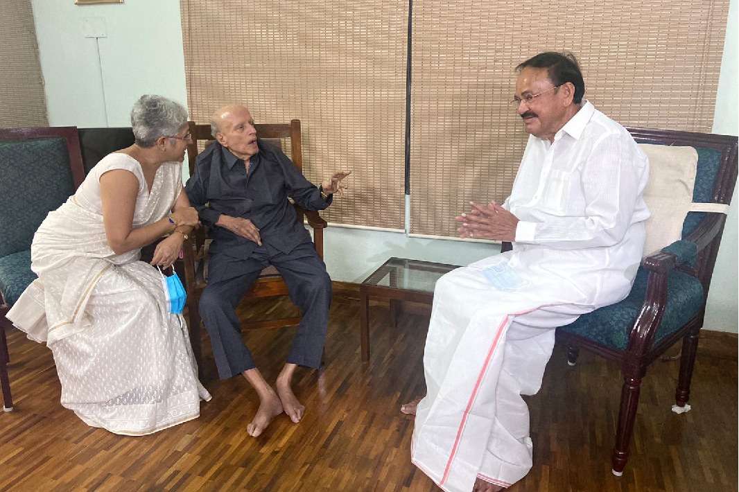venkaiah naidu visits ms swaminathan house