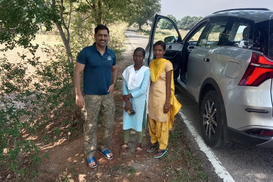 Dhoni gets treatment for knee in Ranchi village, doctor sits under a tree