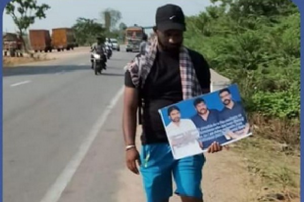 Die hard fan Chandrasekhar arrives Hyderabad from Bellari by walk