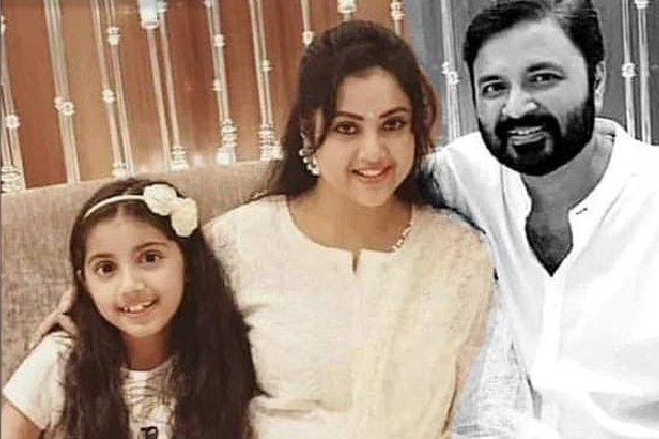 actress meena emotional statement on fake news over her husband death