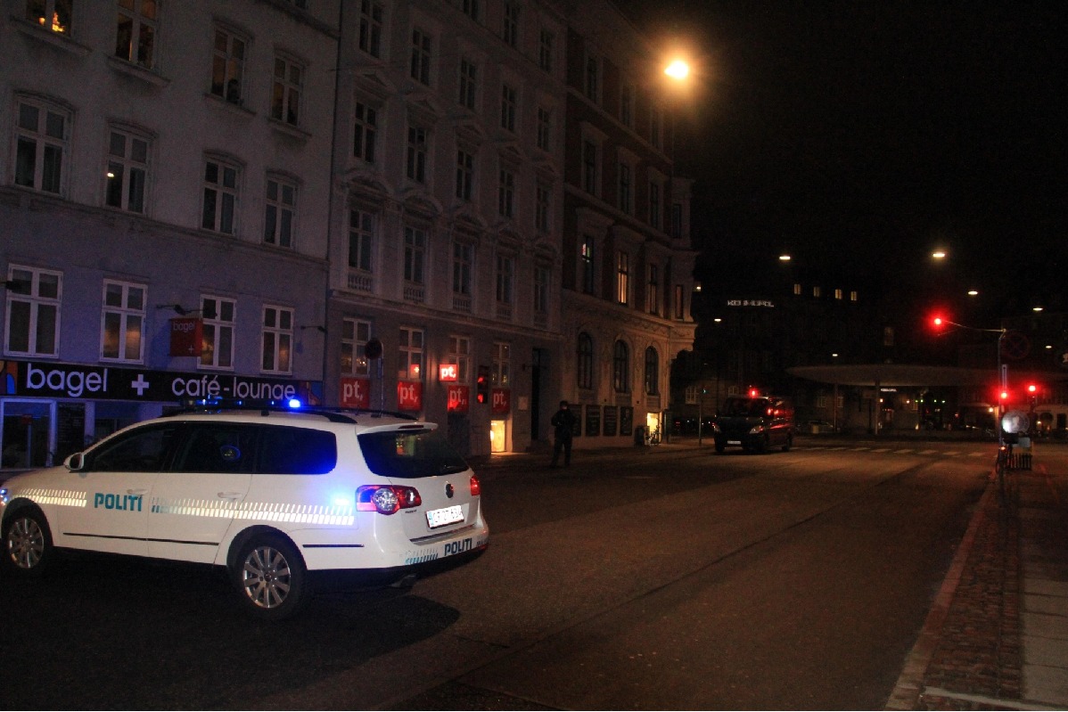 3 dead in Copenhagen shopping mall shooting