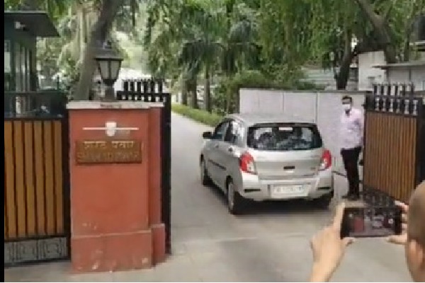 Man tries to sneak into Mamata Banerjee residence in Kolkata
