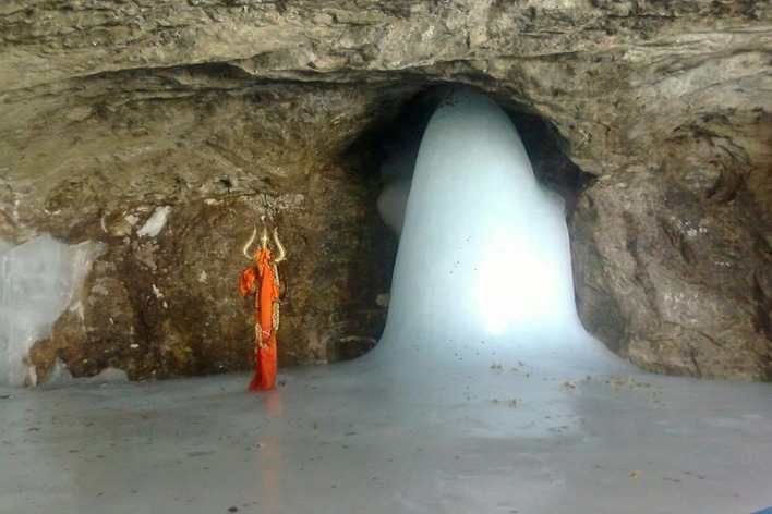 Muslim man from Pahalgam spotted Lingam in Amarnath cave Farooq Abdullah