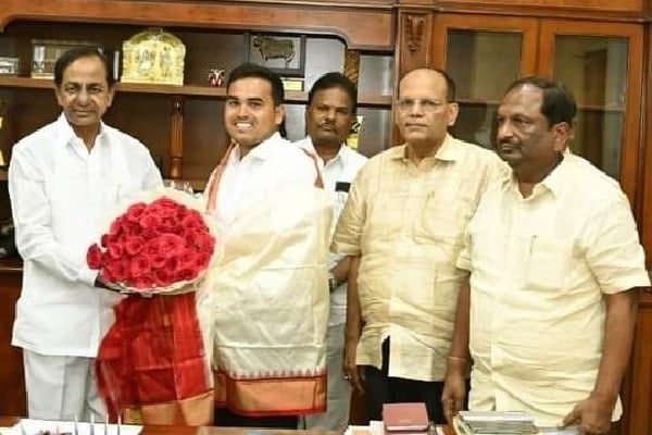 CM KCR pats Kasarla Raju for securing All India 86th rank in IFS