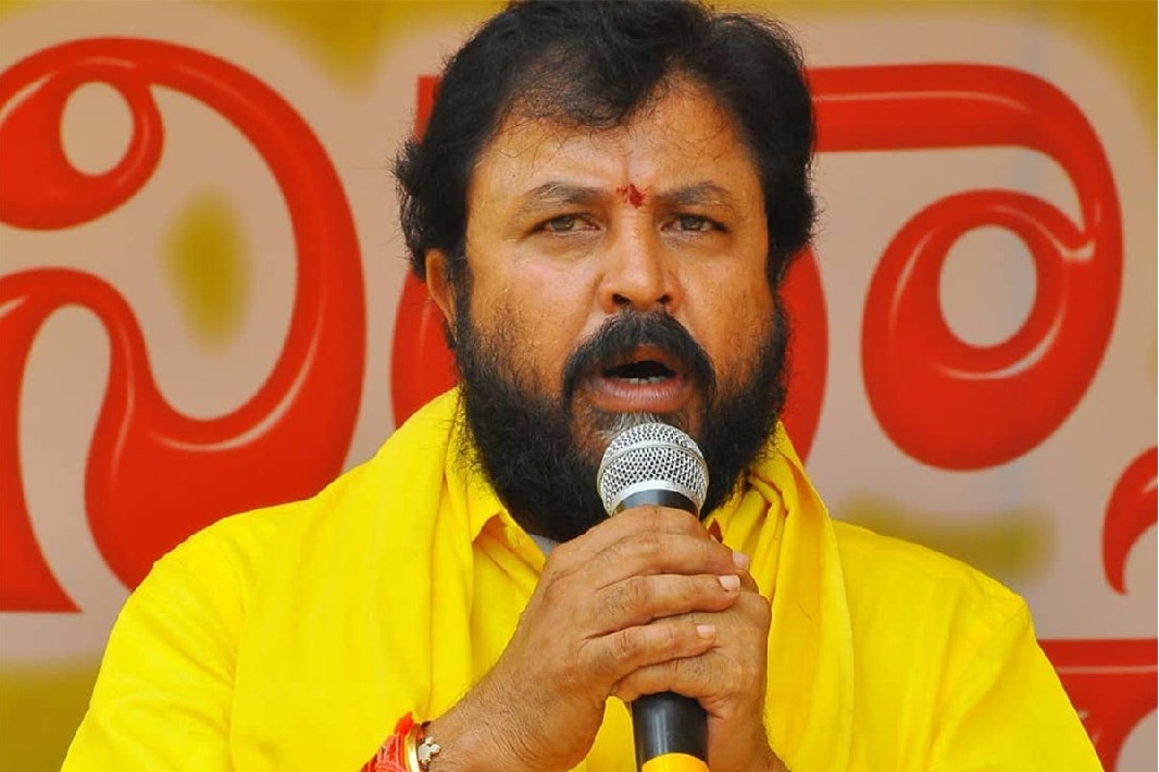 Hyd: Special teams formed to nab former TDP MLA Chintamaneni Prabhakar