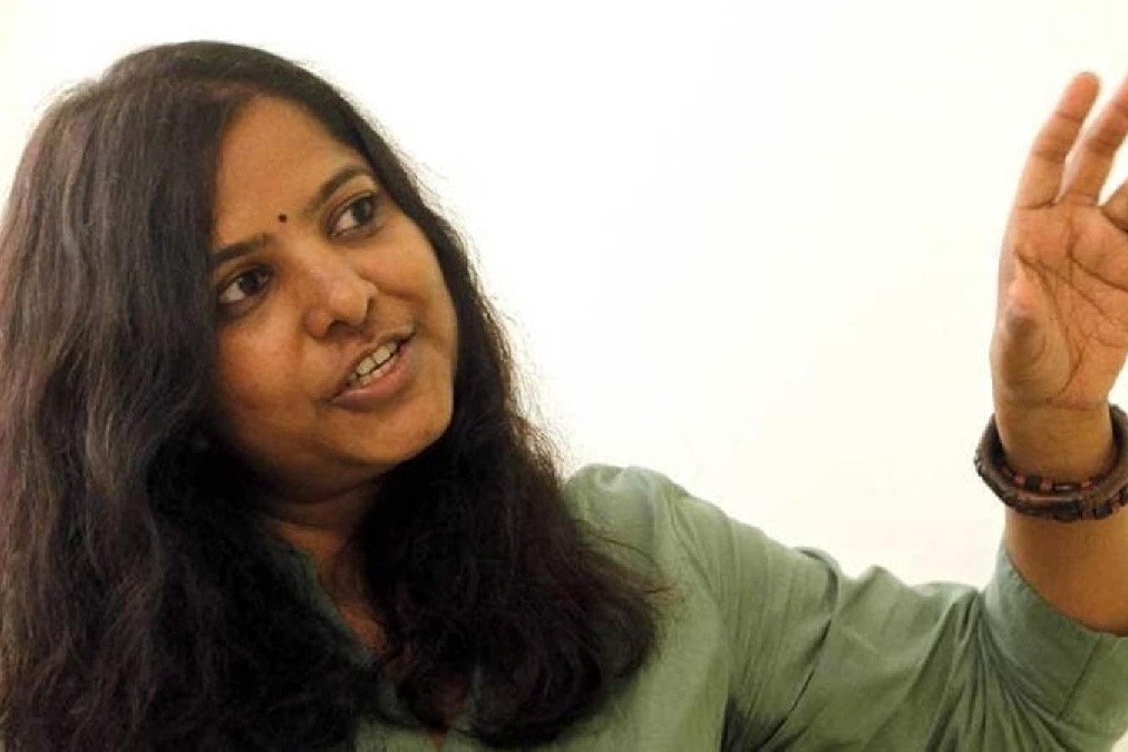 Kaali poster row Filmmaker Leena Manimekalai posts fresh tweet amid outrage