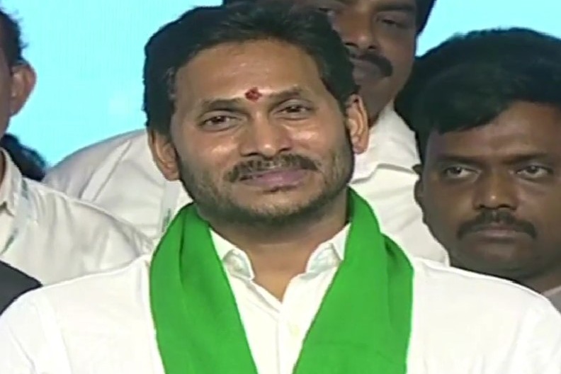 CM Jagan begins YSRCP plenary by hoisting party flag | ap7am