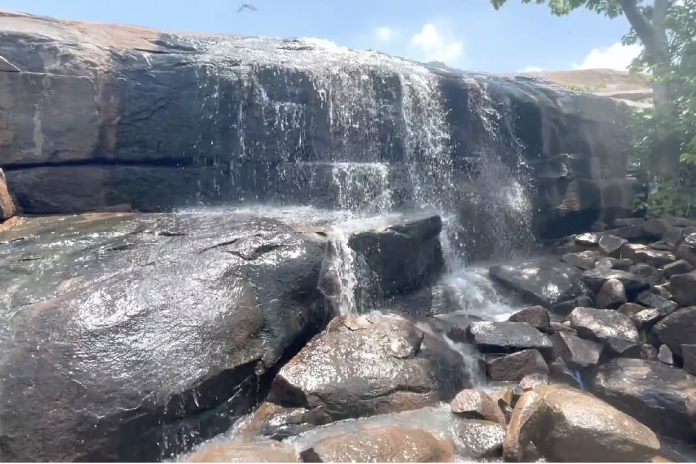 Beautiful hidden waterfall near Hyderabad to visit in Monsoon