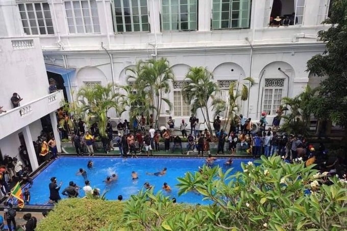 Protesters entered into Gotabaya Rajapaksa residence and swims in the pool