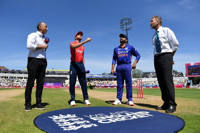 Team India put into bat after England won the toss in 2nd T20