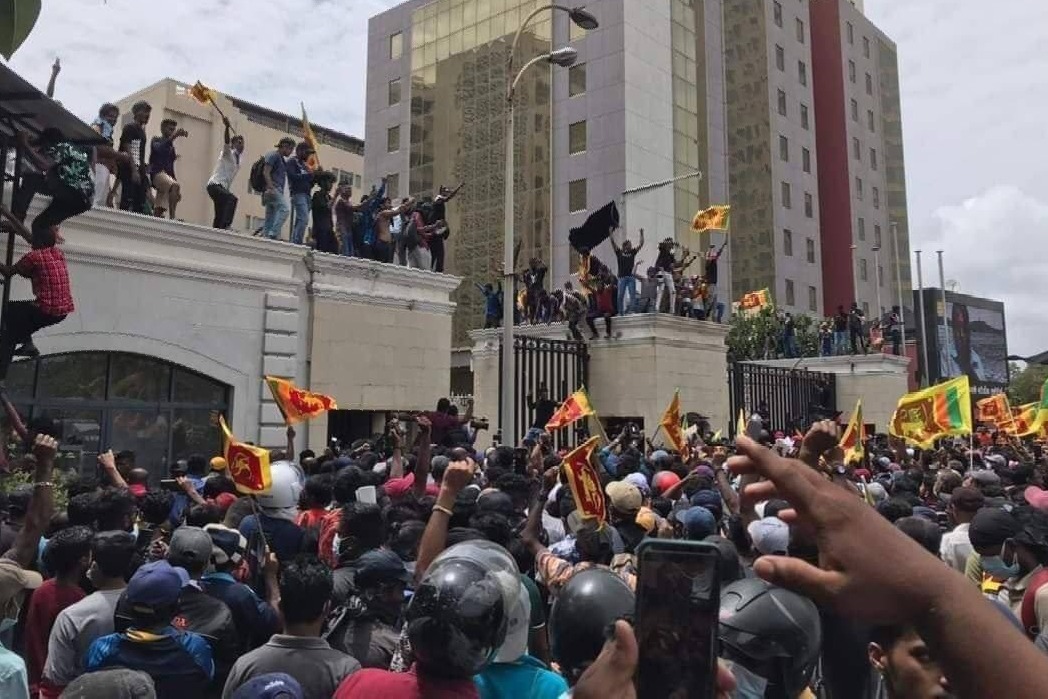 Protesters take dip in SL President's pool, others take WWE battles to PM's bed