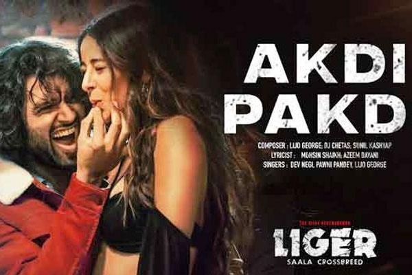 Vijay Devarakonda enthrals fans with 'Akdi Pakdi's song from  'Liger' movie 