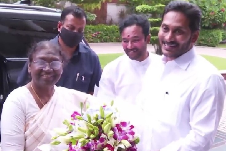 CM Jagan felicitates NDA prez candidate, introduces Murmu to MPs, MLAs