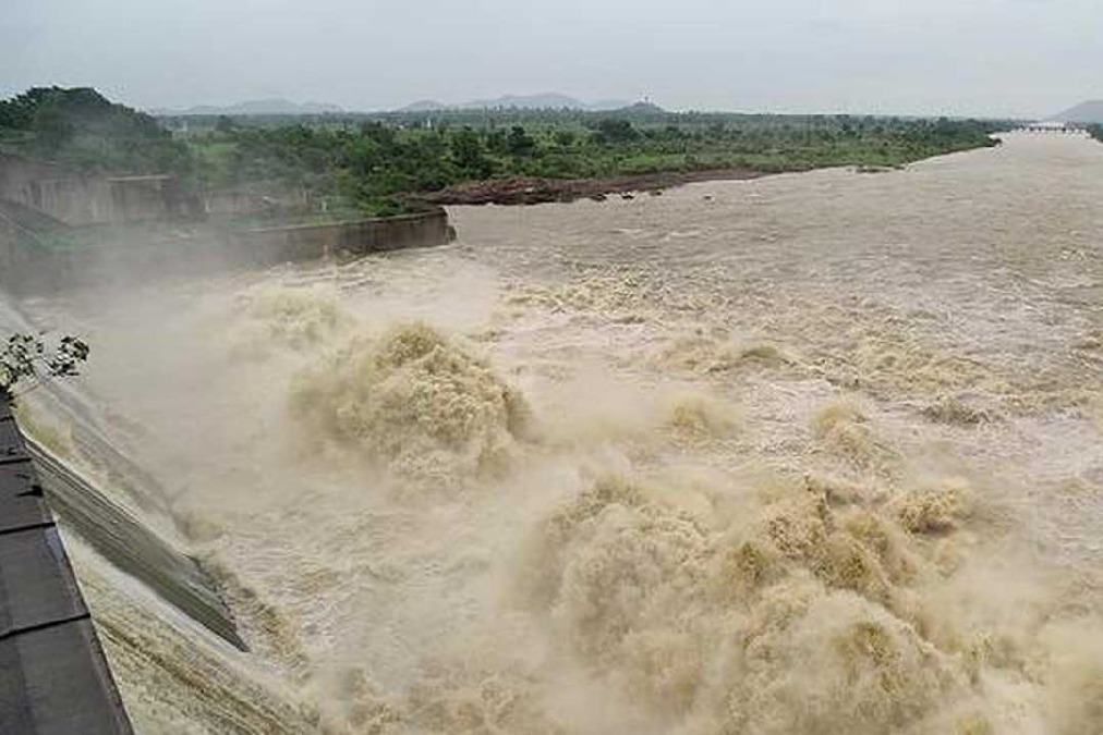 Water level crossed danger mark at Kadem project, 12 villages evacuated