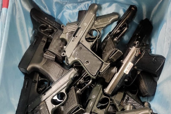 Custom officials found 45 pistols from Vietnam returned Indian couple in Delhi airport
