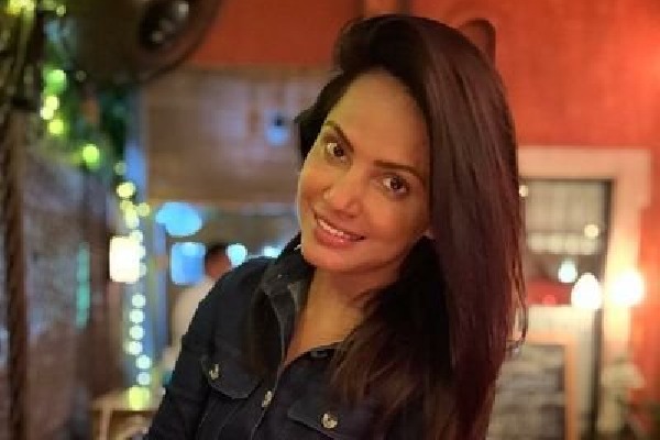 Neetu Chandra says she was offered Rs 25 lakh to be a 'salaried wife' of bizman