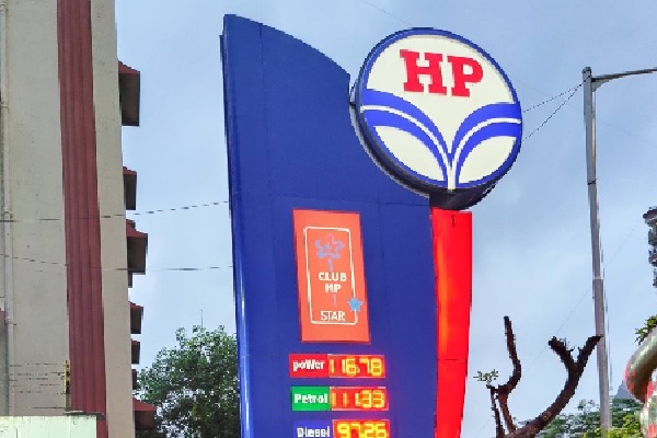 Petrol price slashed by Rs 5 in Maharashtra  diesel becomes cheaper by Rs 3