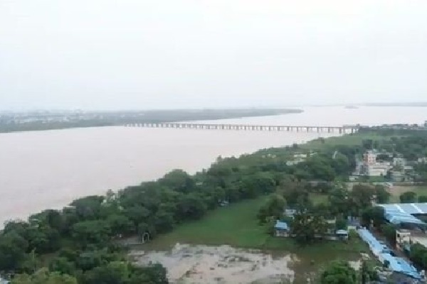 Flood situation grim at Telangana's Bhadrachalam