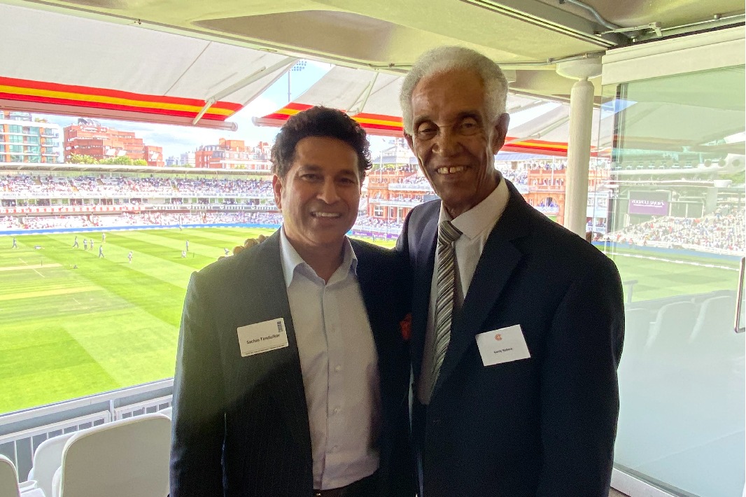 sachin shares his poto with Sir Garry Sobers at lords