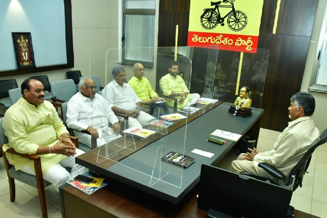 chandrababu directs tdp mps to fight for ap rights in parliamet