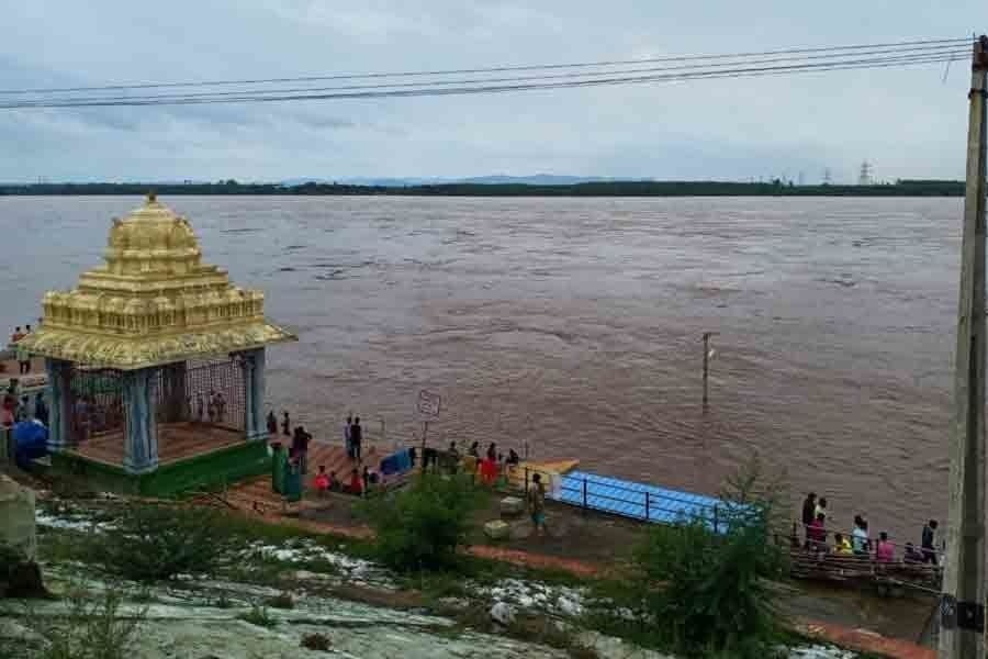 Rescue, relief in full swing in flood-hit Bhadrachalam - merabharat-mahan.com