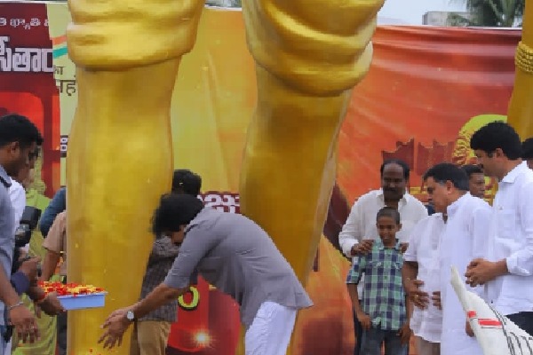 pawan kalyan trubetes to alluri statue in bhimavaram