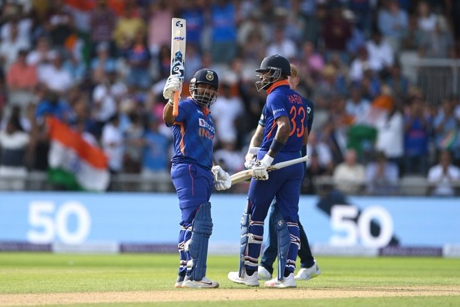 Pant and Hardik saves India