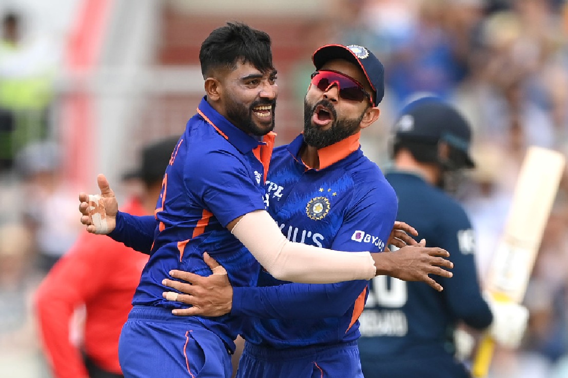 Virat Kohlis Advice Help Siraj Scalp Two wickets in an over video gets viral