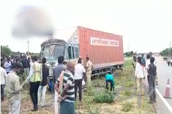 Six killed in Auto and Lorry collision in Kamareddy district