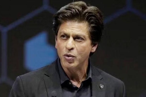 Bollywood Badshah Sharukh Khan says no to romancing young heroines