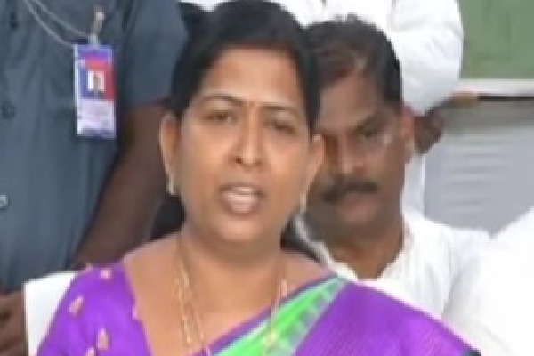 TDP politicising boat overturn incident: Taneti Vanitha