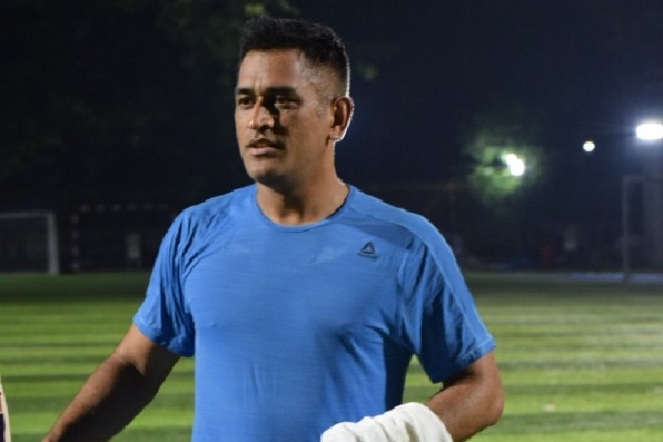 SC notice to M.S. Dhoni in arbitration proceedings against Amrapali group