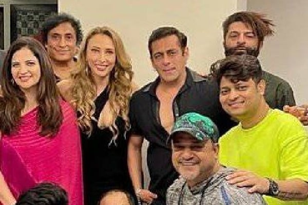 Salman Khan attends alleged girl friend Lulia Vanture bithday celebrations