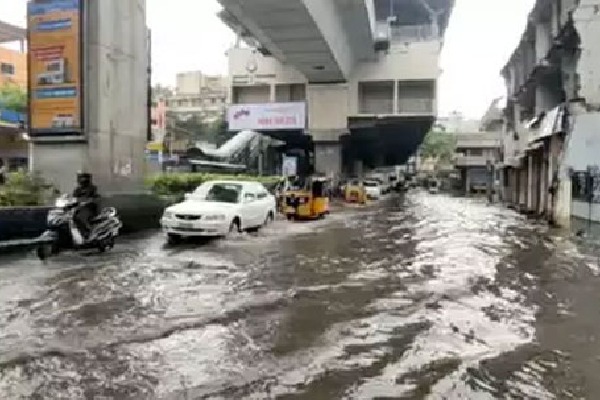 Heavy Rain at midnight in Hyderabad