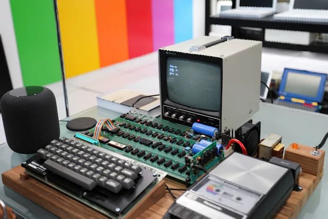 Apple 1 computer owned by Steve Jobs is up for auction