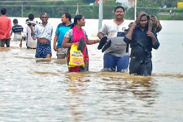Flood affected people in Andhra Pradesh vacating their homes 