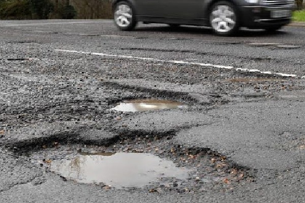 Man fell into road pothole and died